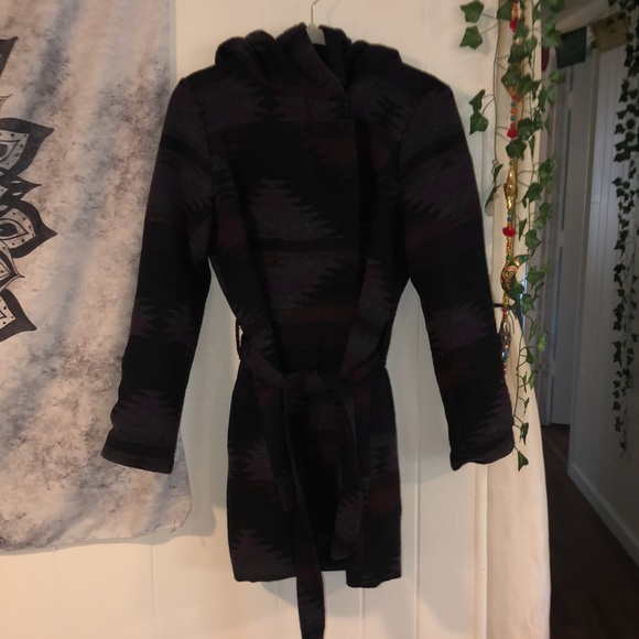 STEVE MADDEN BLANKET WRAP AZTEC DESIGN WINTER COAT PURPLE SIZE MEDIUM W/ HOOD - Picture 2 of 8